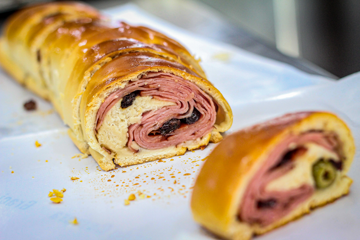 Navidad en un mordisco: Conoce una de las panaderías más concurridas de Caracas por su pan de jamón (VIDEO)