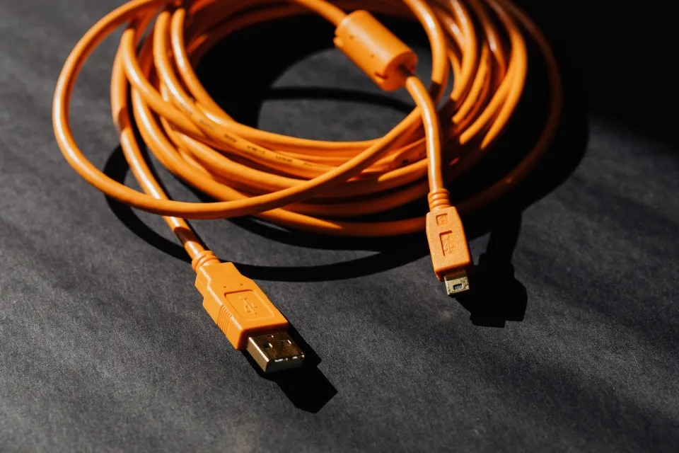 ¿Transferencia de archivos incompleta? Le extrajeron un cable USB del estómago