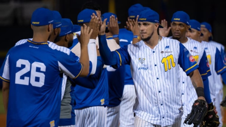 Navegantes se llevaron dramática victoria ante Leones en el primer duelo de los “Eternos Rivales”