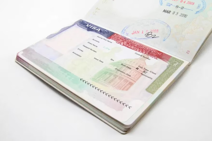 Influencer contó cómo le negaron la visa a EEUU porque “lo reconocieron” de las redes sociales