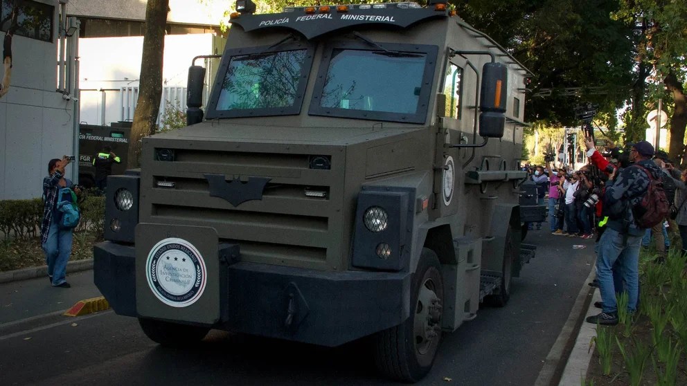 Por qué en el traslado de Ovidio Guzmán se usó un camión con una placa de Batman