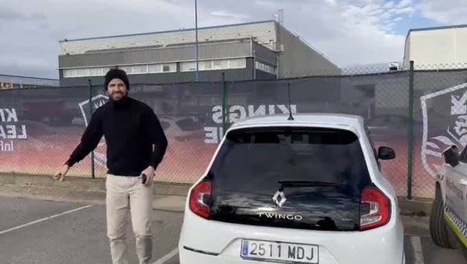 Piqué avisó y cumplió: Llegó a la jornada de la Kings League montado en un Twingo (VIDEO)