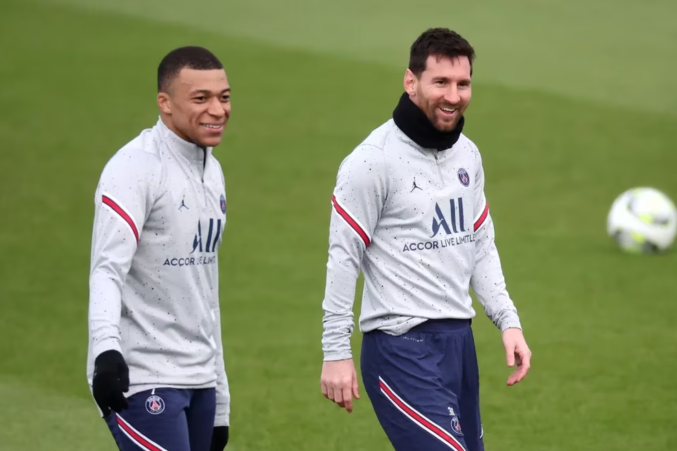 El guiño de Mbappé a Messi con una cómica FOTO en un entrenamiento del PSG