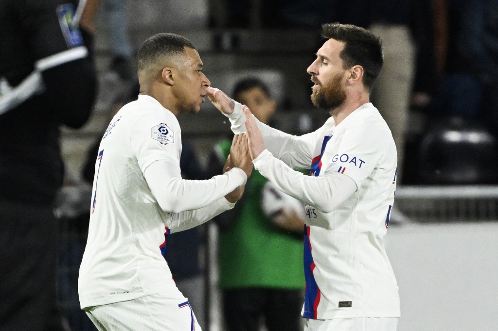 Messi dirigió y Mbappé sentenció otra victoria que acerca al título al PSG