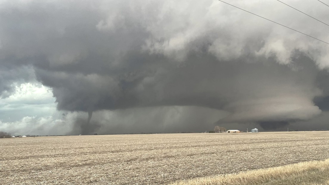 Cazadores de tormentas captan dos tornados simultáneos en EEUU (VIDEOS)