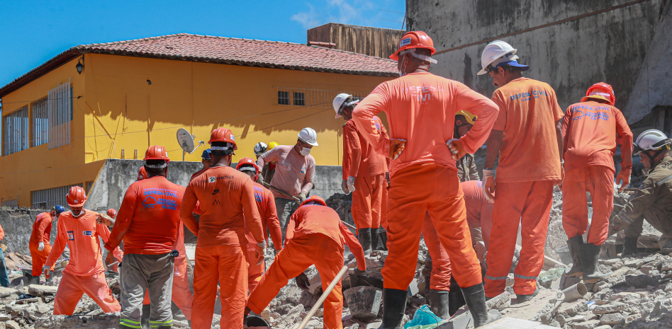 Cifra de fallecidos por el desplome de un edificio en Brasil asciende a seis