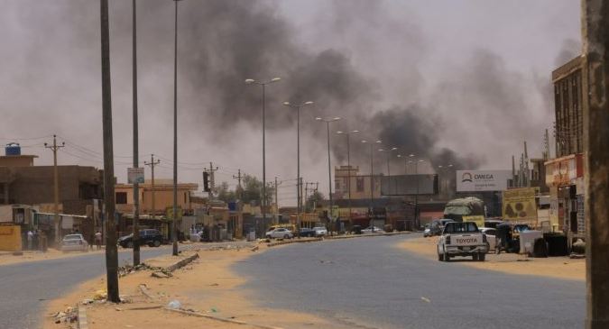 Combates entre ejército y paramilitares en Sudán dejan al menos 27 muertos