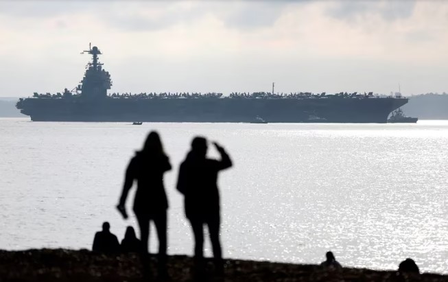 El portaaviones más grande del mundo llegó a Noruega para participar en ejercicios militares de EEUU