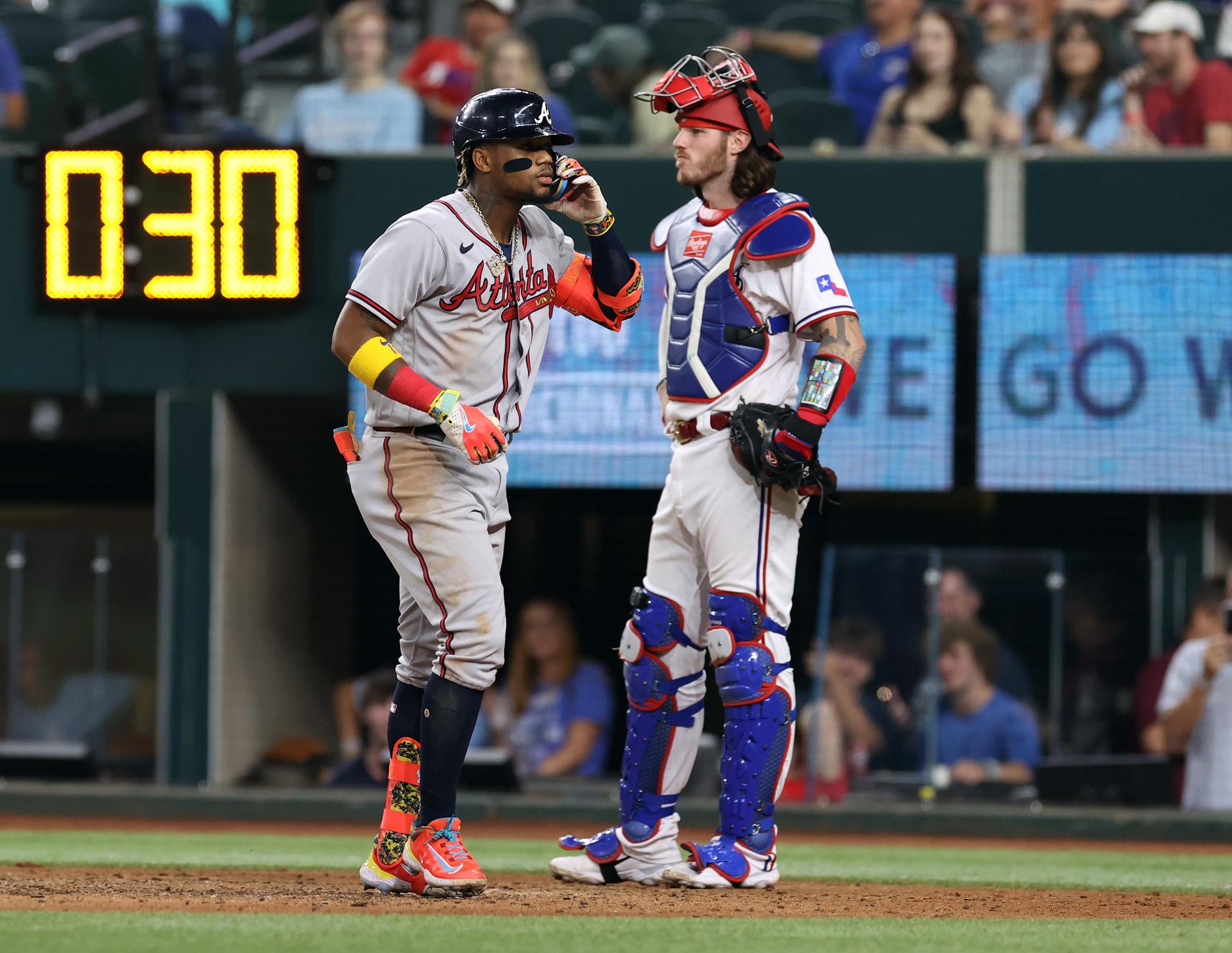 ¡Fuerza criolla! Ronald Acuña Jr. sigue encendido y ahora lidera el departamento de distancia en jonrones