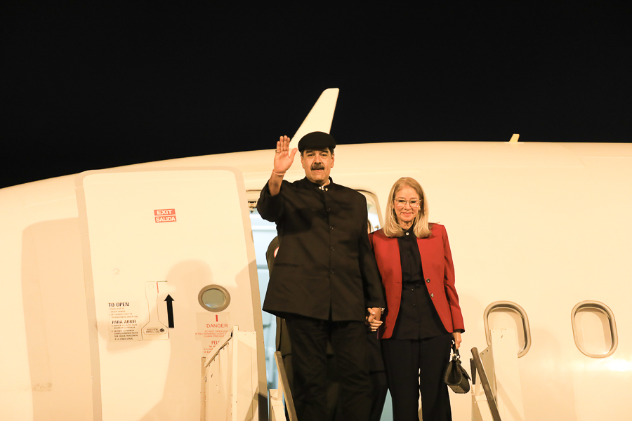 Maduro aterrizó en Brasil, con una alfombra roja estirada por Lula (Video)