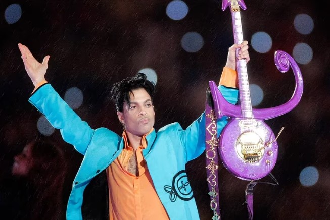 Prince: el ídolo mutante que celebraba el incesto y las perversiones sexuales hasta que se convirtió en testigo de Jehová