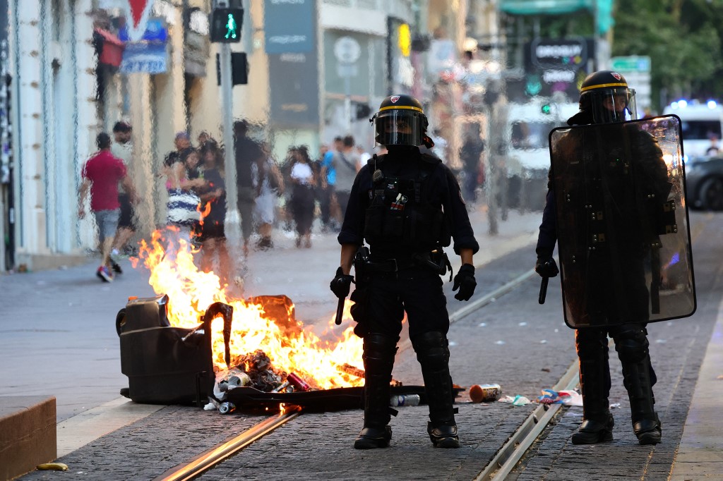 Dieciséis detenidos en nueva noche de disturbios en Francia