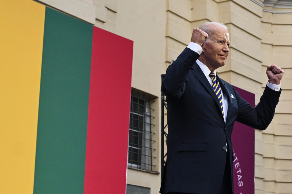 Biden busca reforzar el mensaje de unidad de la Otan con una última parada en Finlandia (Video)