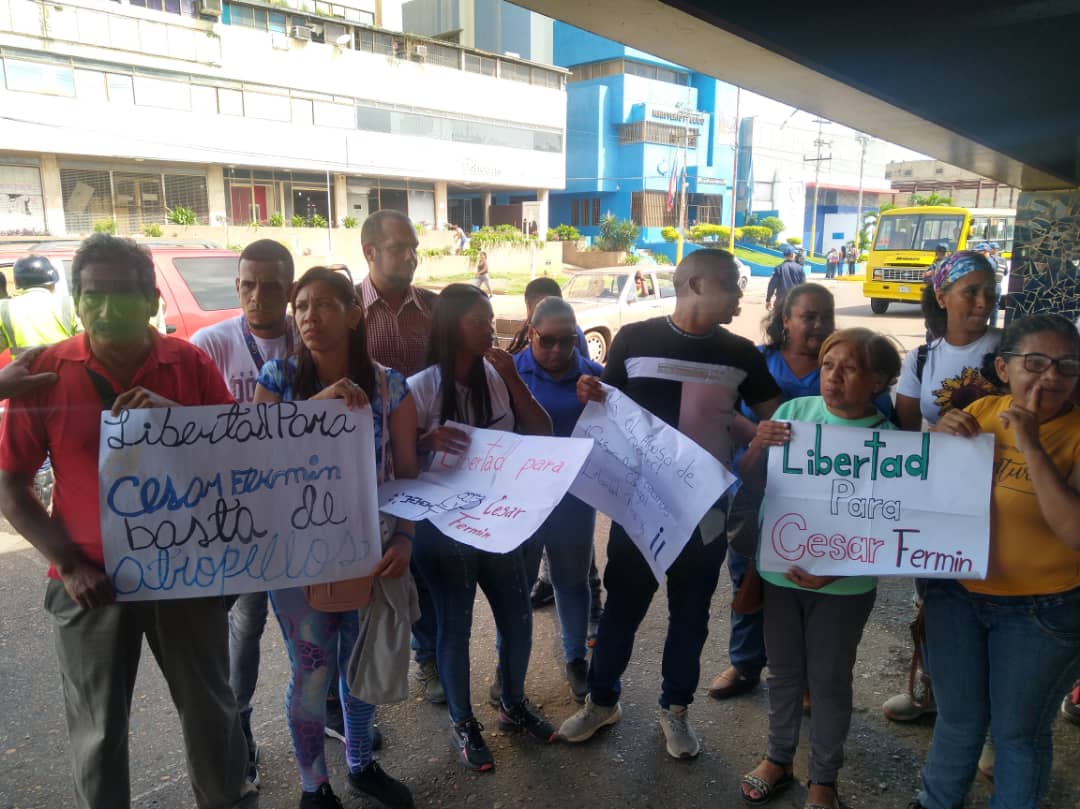 Familiares de enfermero detenido en Anzoátegui acudieron al Ministerio Público a exigir su liberación