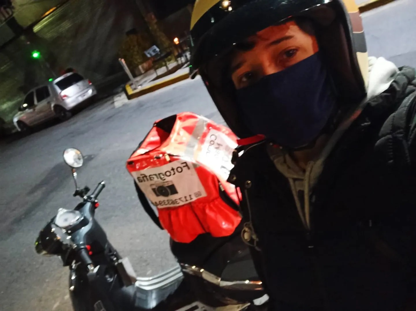 La estrategia de un delivery venezolano para conseguir otro trabajo en Argentina (FOTO)