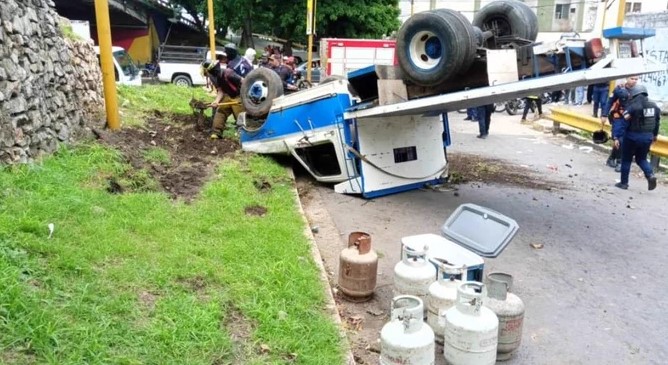 Una persona fallecida y varios heridos dejaron tres accidentes viales registrados en Valencia