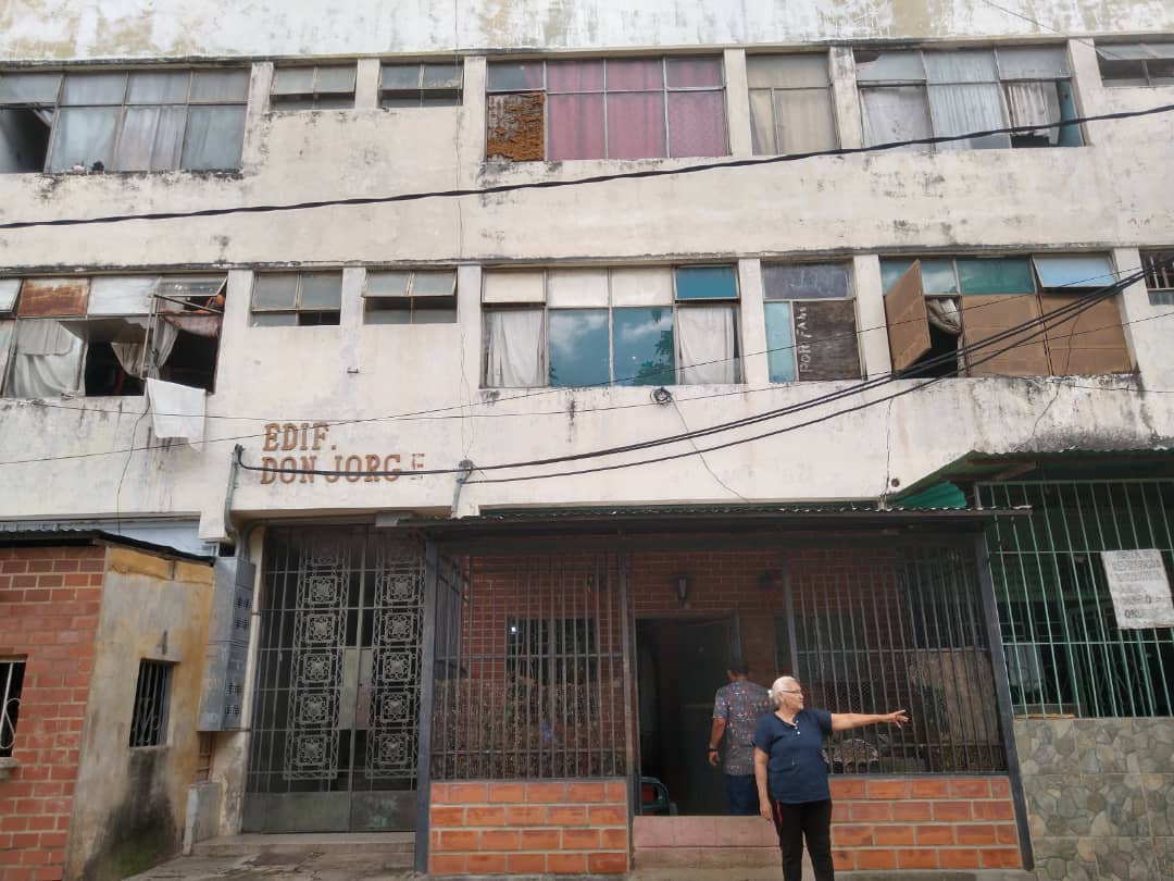 “Si vuelve a llover, nos iremos a ahogar”: Habitantes de la parroquia Catedral piden limpieza del río Cabriales en Valencia