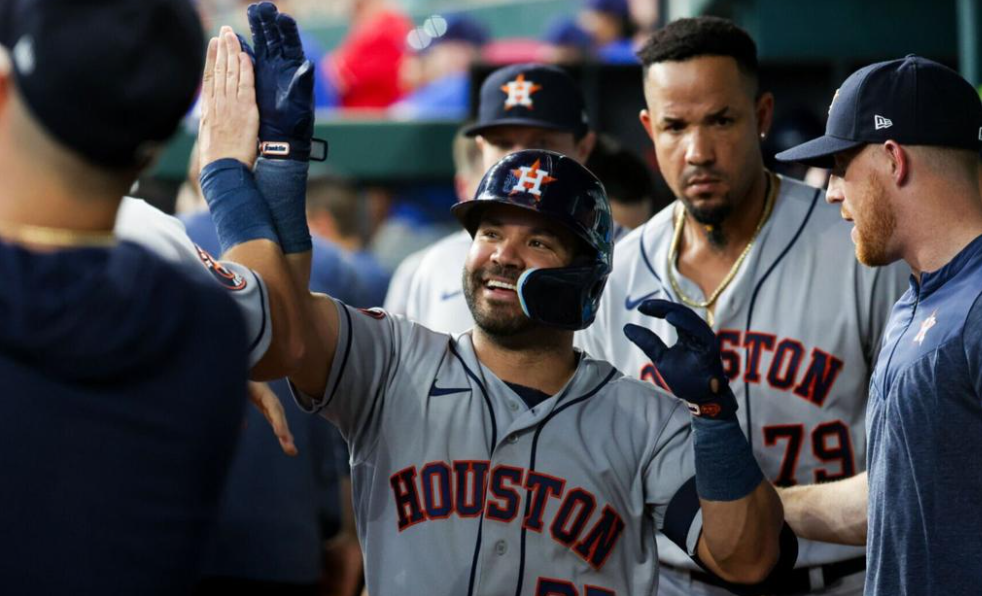 José Altuve despachó dos TABLAZOS en la aplastante victoria de Houston sobre Texas (VIDEOS)