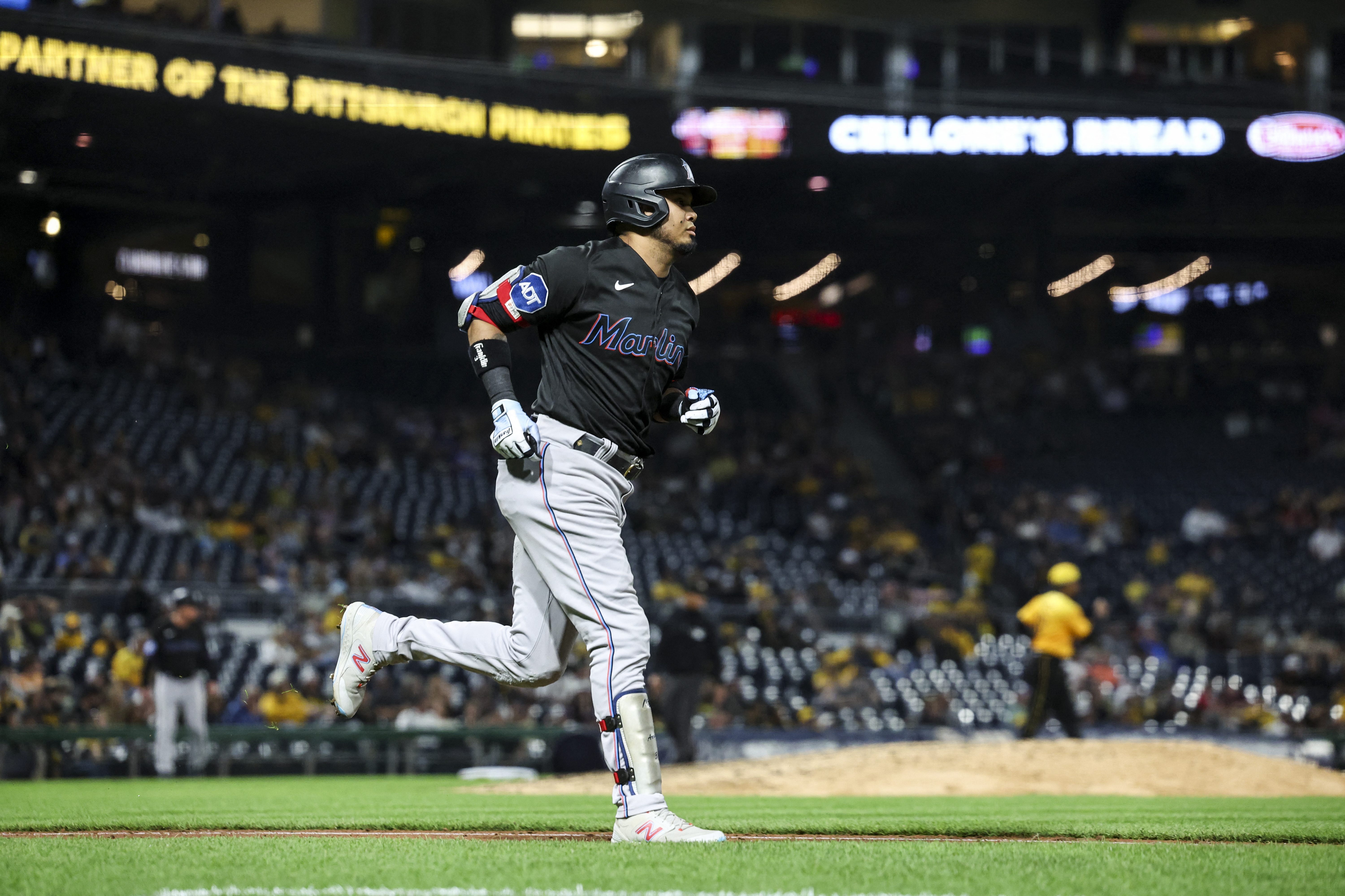 Luis Arráez salió de emergente y pegó sencillo para iniciar la remontada de los Marlins (VIDEO)