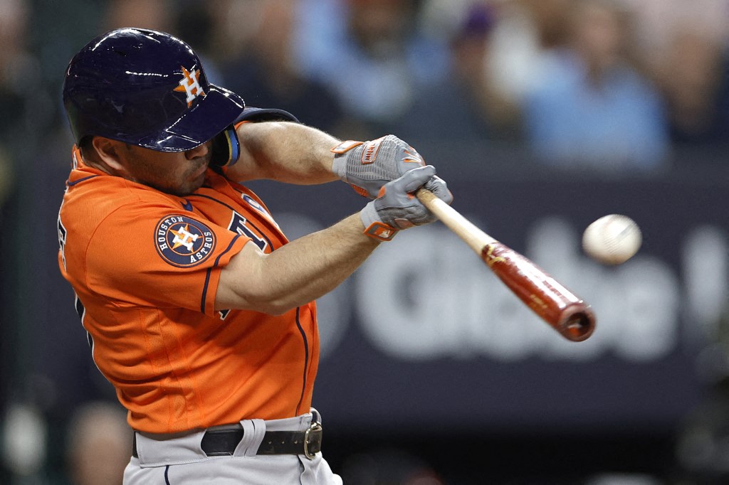 José Altuve pegó su TABLAZO 25 de por vida en postemporada de las Grandes Ligas (VIDEO)