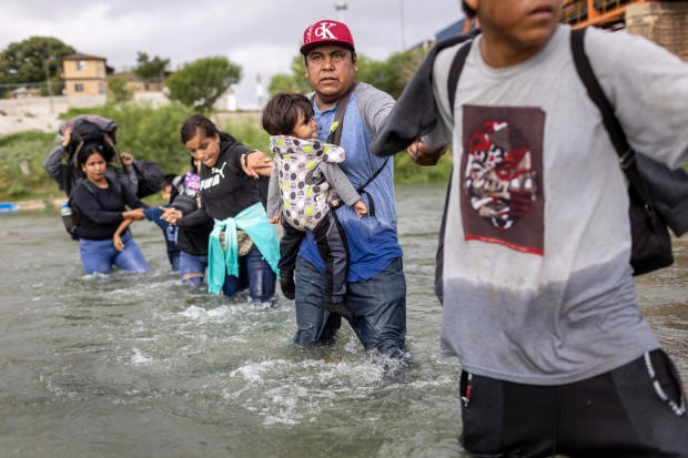 Cifra récord de migrantes venezolanos que cruzaron la frontera sur de EEUU solo en septiembre