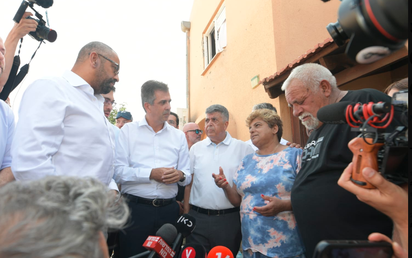 En VIDEO: Así fue cómo el ministro de asuntos exteriores de Reino Unido tuvo que salir corriendo tras intensos ataques a Israel