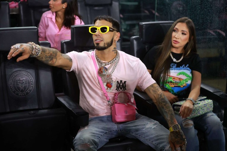 Video El Extravagante Gesto Romántico De Anuel Con Su Nueva Novia