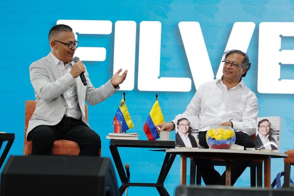 Petro presenta su libro titulado “Una Vida, Muchas Vidas” en la Filven 2023 en Caracas (VIDEO)