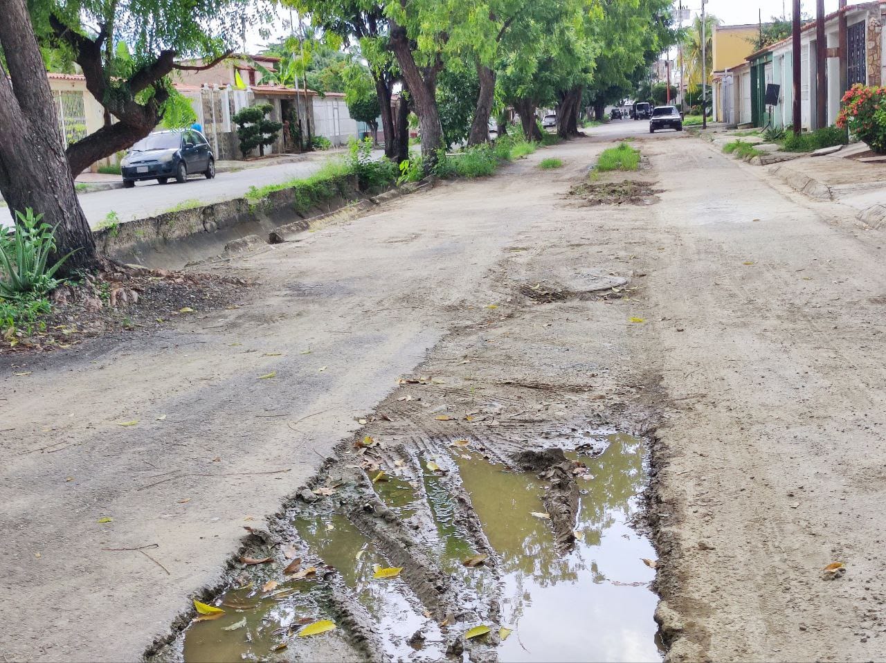 Habitantes de Corocito en Aragua, desesperados por una solución a la paupérrima vialidad