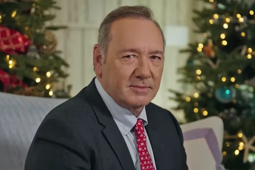 VIDEO: Kevin Spacey reapareció como Frank Underwood junto a Tucker Carlson e insinuó una candidatura presidencial