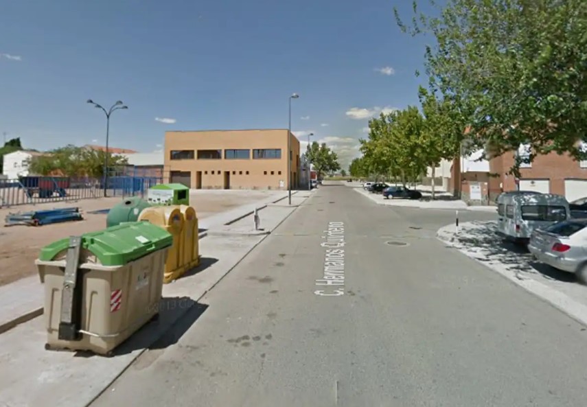 Madre dio a luz un feto de 37 semanas y su hijo menor lo tiró a la basura en España