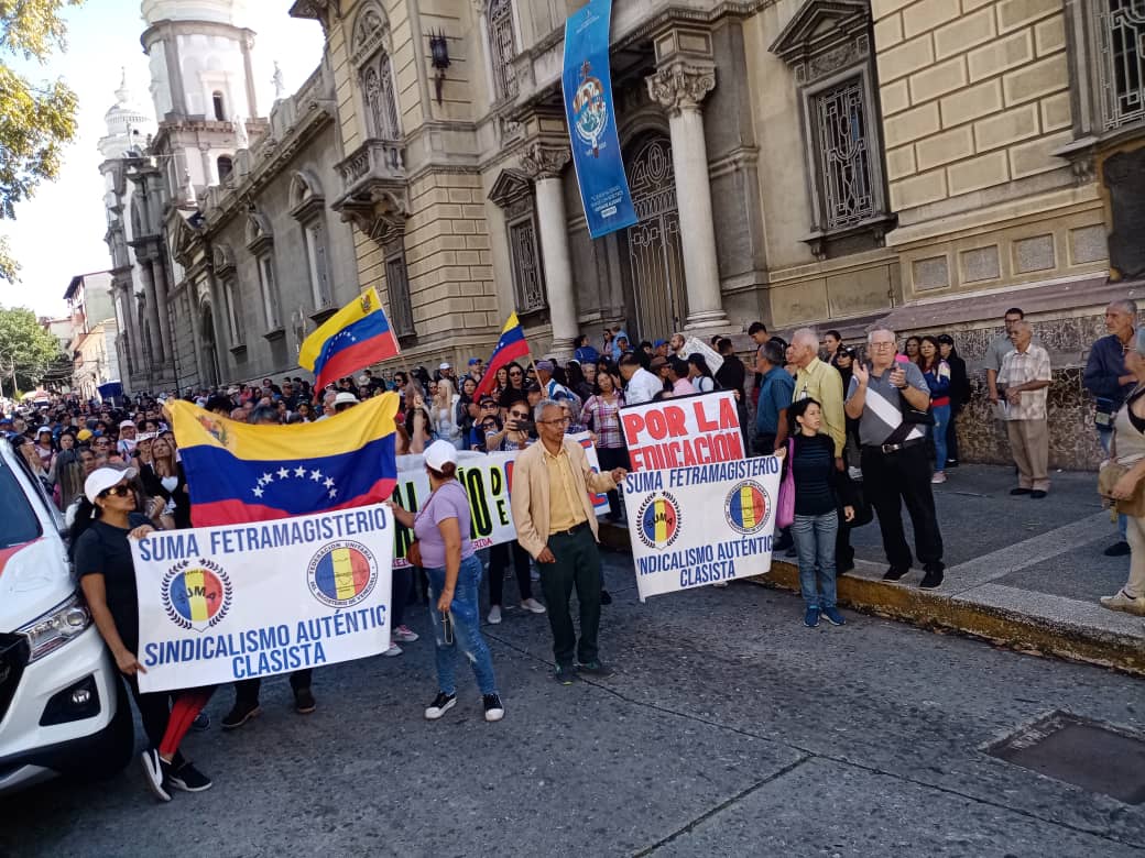 Maestros merideños tras un año exigiendo mejoras salariales: No se vive con tres dólares quincenales