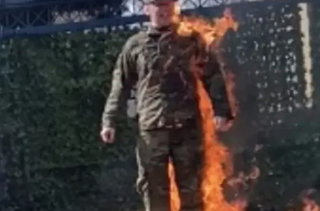 Un soldado estadounidense se inmola frente a la embajada israelí en Washington