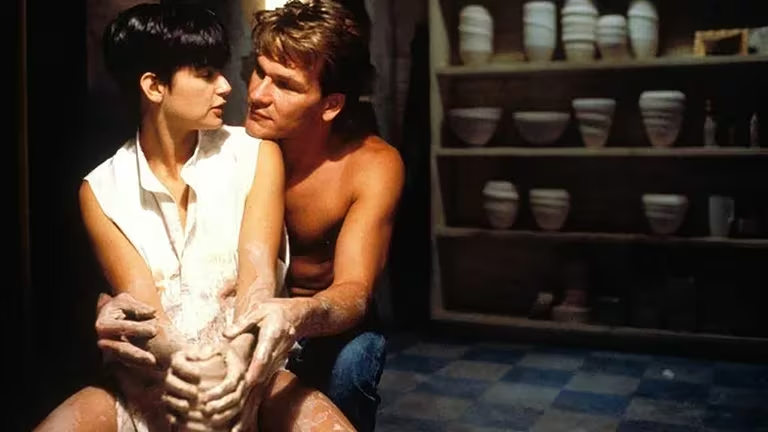 Demi Moore reveló que aún conserva las ollas de barro que hizo con Patrick Swayze en “Ghost”