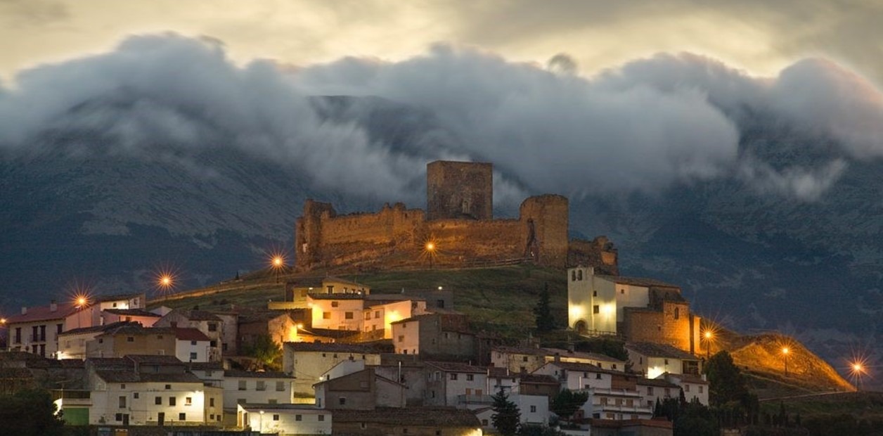 El misterioso pueblo “maldito” de España que fue excomulgado por la Iglesia católica