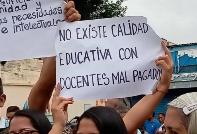 Crisis educativa en Venezuela: FundaRedes registró una alarmante cifra de deserción de docentes