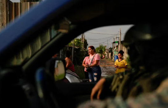 Cómo es vivir en Durán, la ciudad que se convirtió en escuela de sicarios y almacén de cocaína de Ecuador