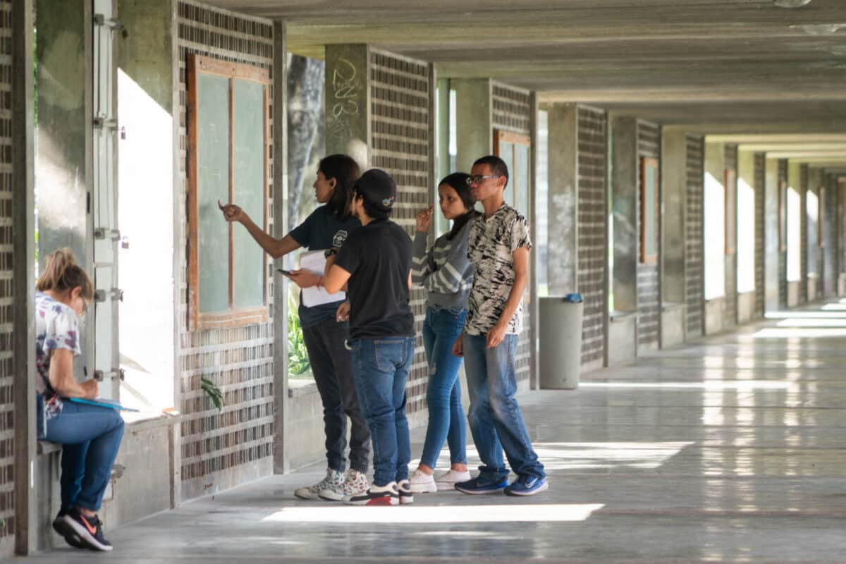 Profesores venezolanos advierten que precariedad en salarios afecta la calidad universitaria