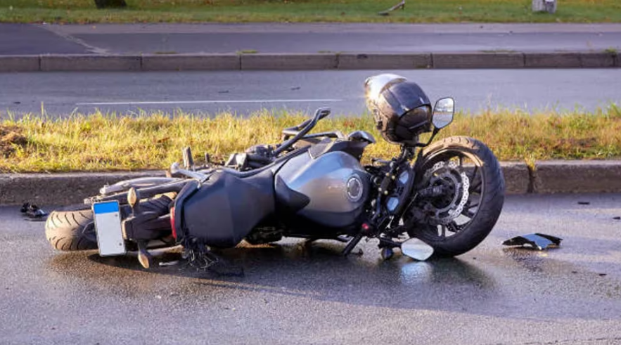 Asistió al funeral de su novia muerta en un accidente y descubrió que le era infiel con dos hombres