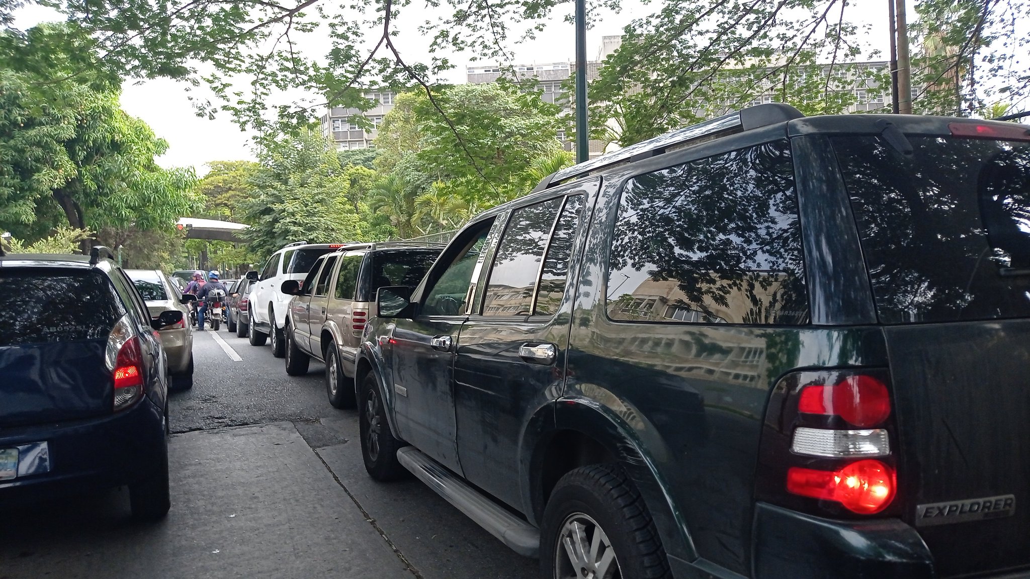 Accesos a la UCV en Caracas permanecen cerrados por protesta de trabajadores este #7May