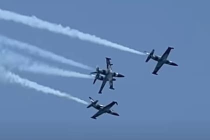 Chaotic moment two US Air Force jets collide at Fort Lauderdale (VIDEO)