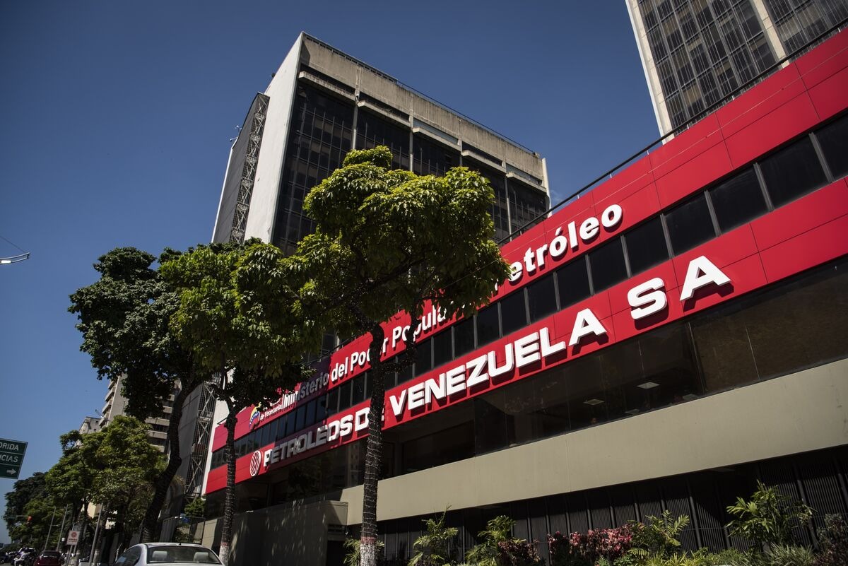 El País: Petróleos de Venezuela, un colosal robo de cuatro mil millones de dólares