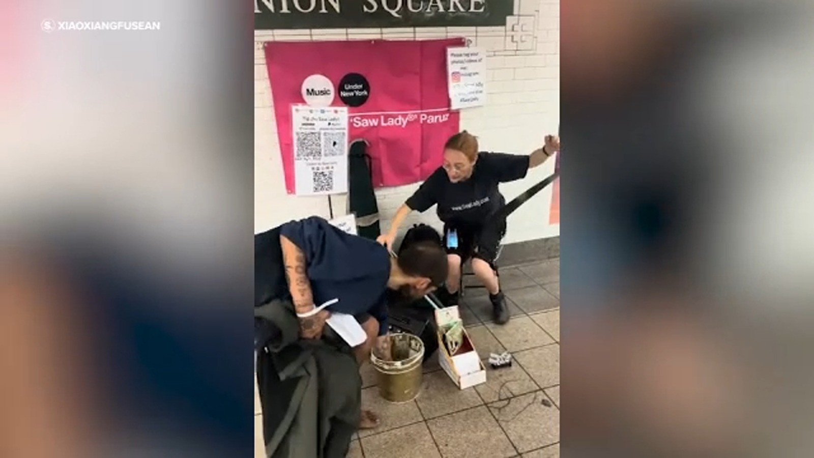 Insólito: hombre roba a artista callejera el dinero que había recaudado en metro de Nueva York (VIDEO)