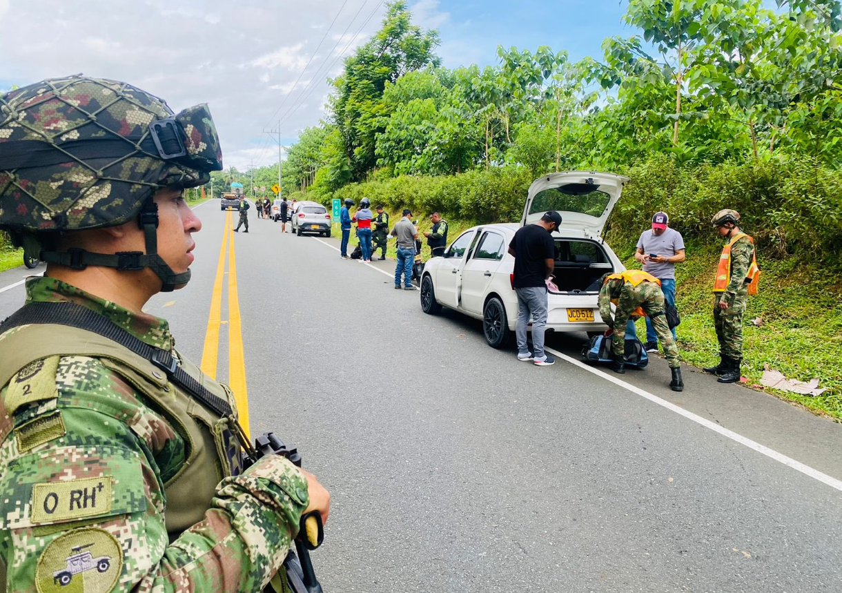 Ejército colombiano incautó dos toneladas de marihuana en vehículo con matrícula venezolana