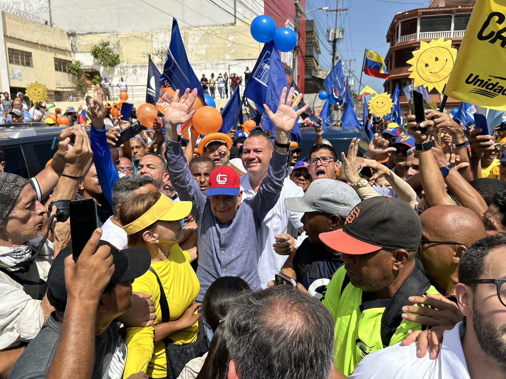 Con una calurosa bienvenida fue recibido Edmundo González en su visita a La Guaira este #8Jun