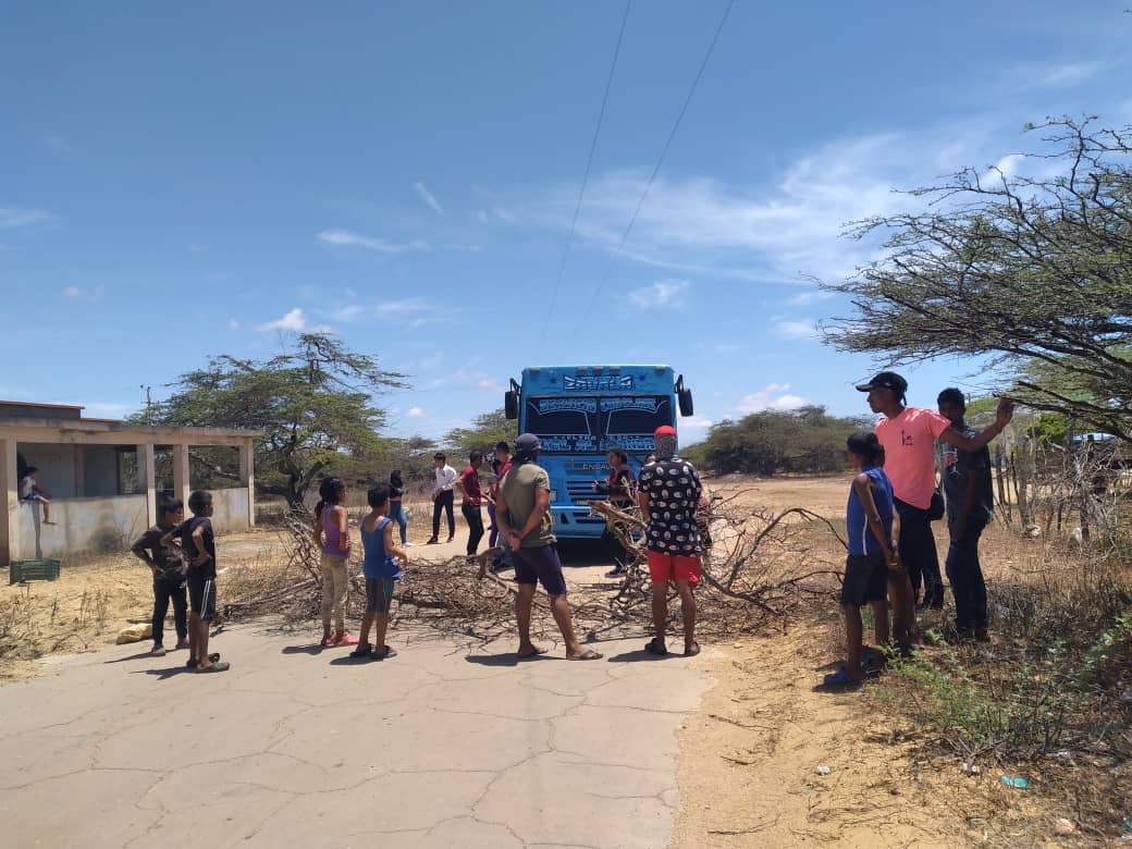 Más de dos meses sin agua tienen pueblos de Paraguaná