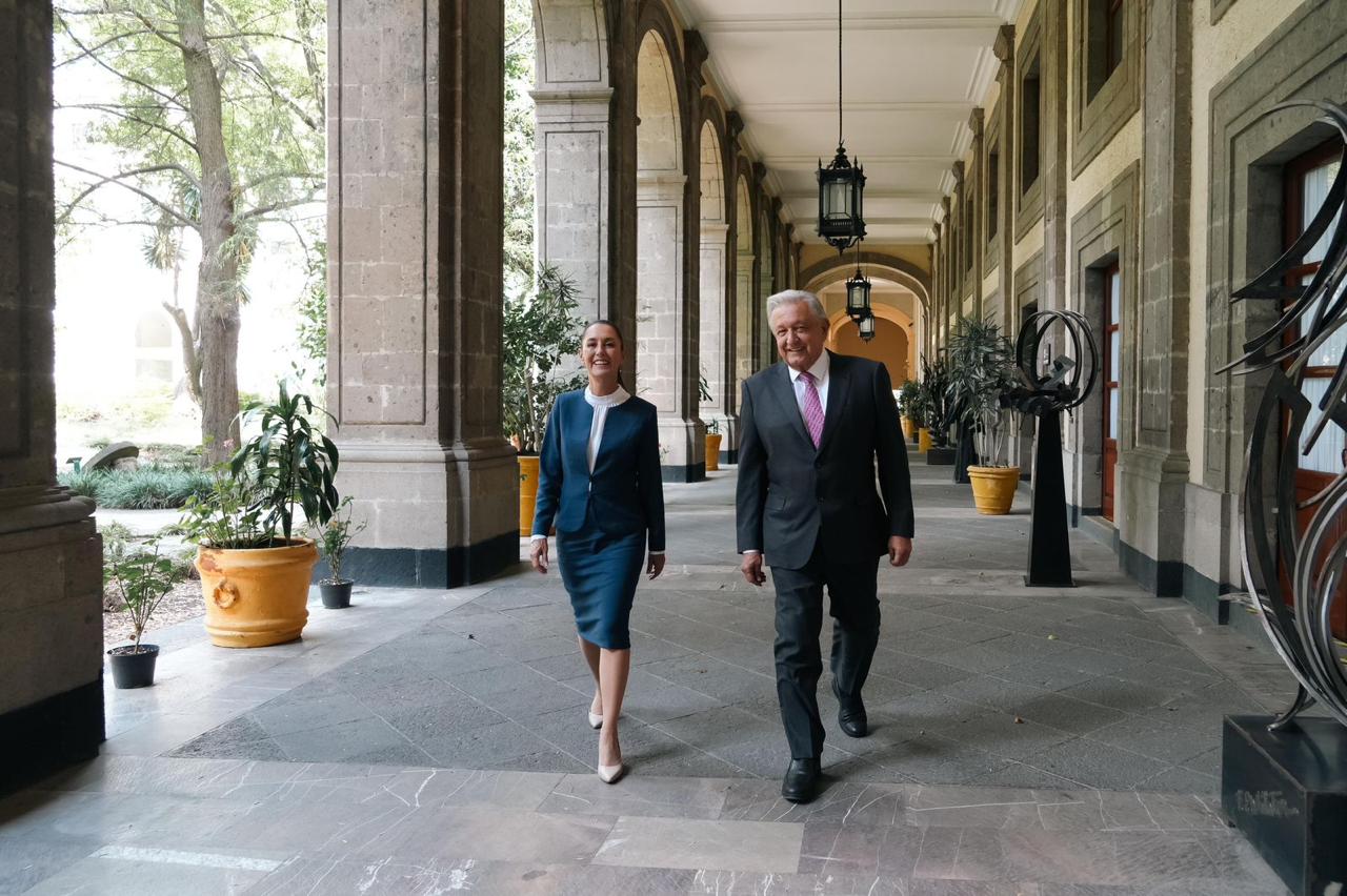 López Obrador recibe a Claudia Sheinbaum en su primera reunión tras victoria electoral