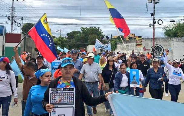 En el Barrio 23 de Enero de Barinas abrieron las puertas para César Pérez Vivas y la PUD