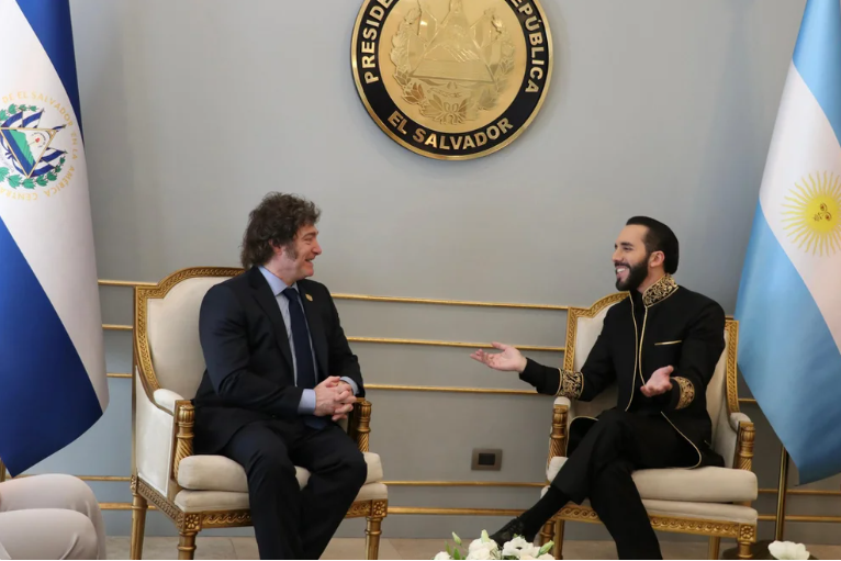 Nayib Bukele recibió a Javier Milei luego de su investidura presidencial en El Salvador