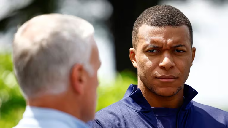 Investigación revela “las mil caras” de Kylian Mbappé